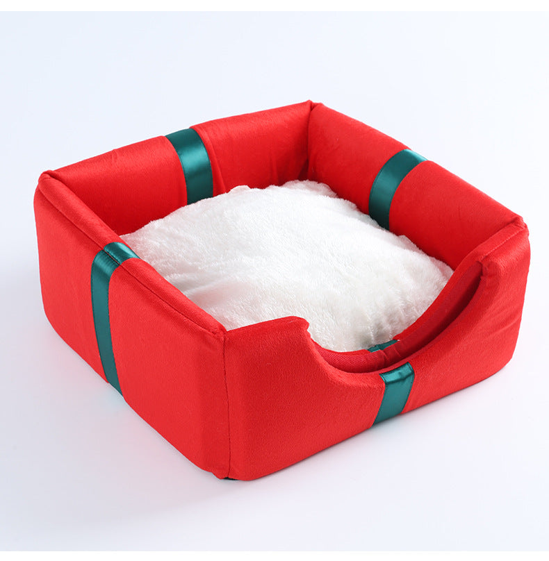 Experience Festive Comfort - Deluxe Christmas Cat Bed for Your Furry Friend